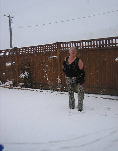 TAC Amateurs are excited to present you with xxx gallery showcasing Girdle Goddess showing superb shape